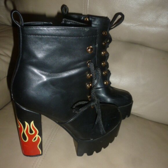 LAMODA Black Platform Ankle Boots – Flame Heel Design – EU 37 - Picture 14 of 16